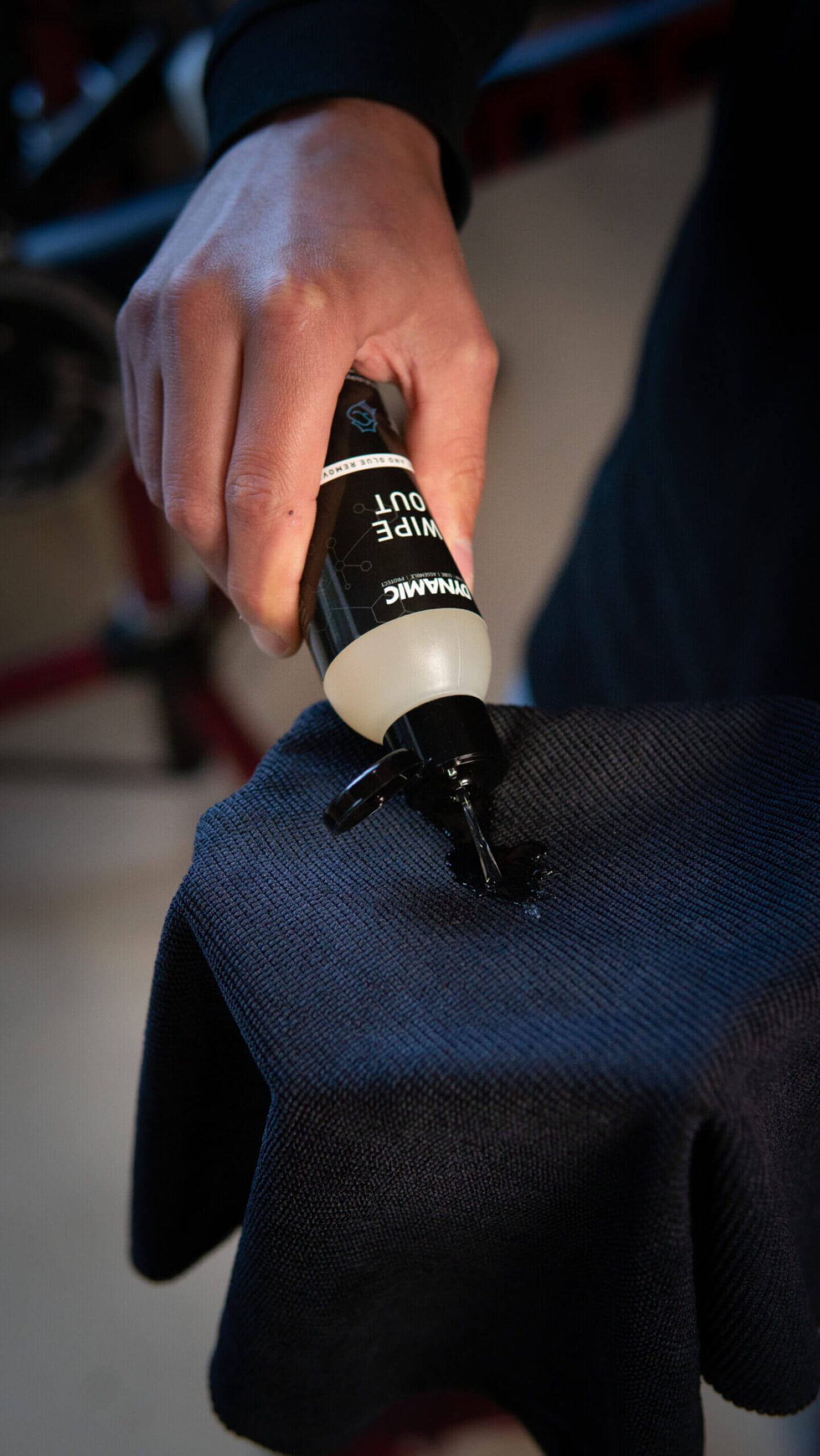 dynamic-bike-care-wipe-out-dichtmilch-und-klebstoffentferner_1
