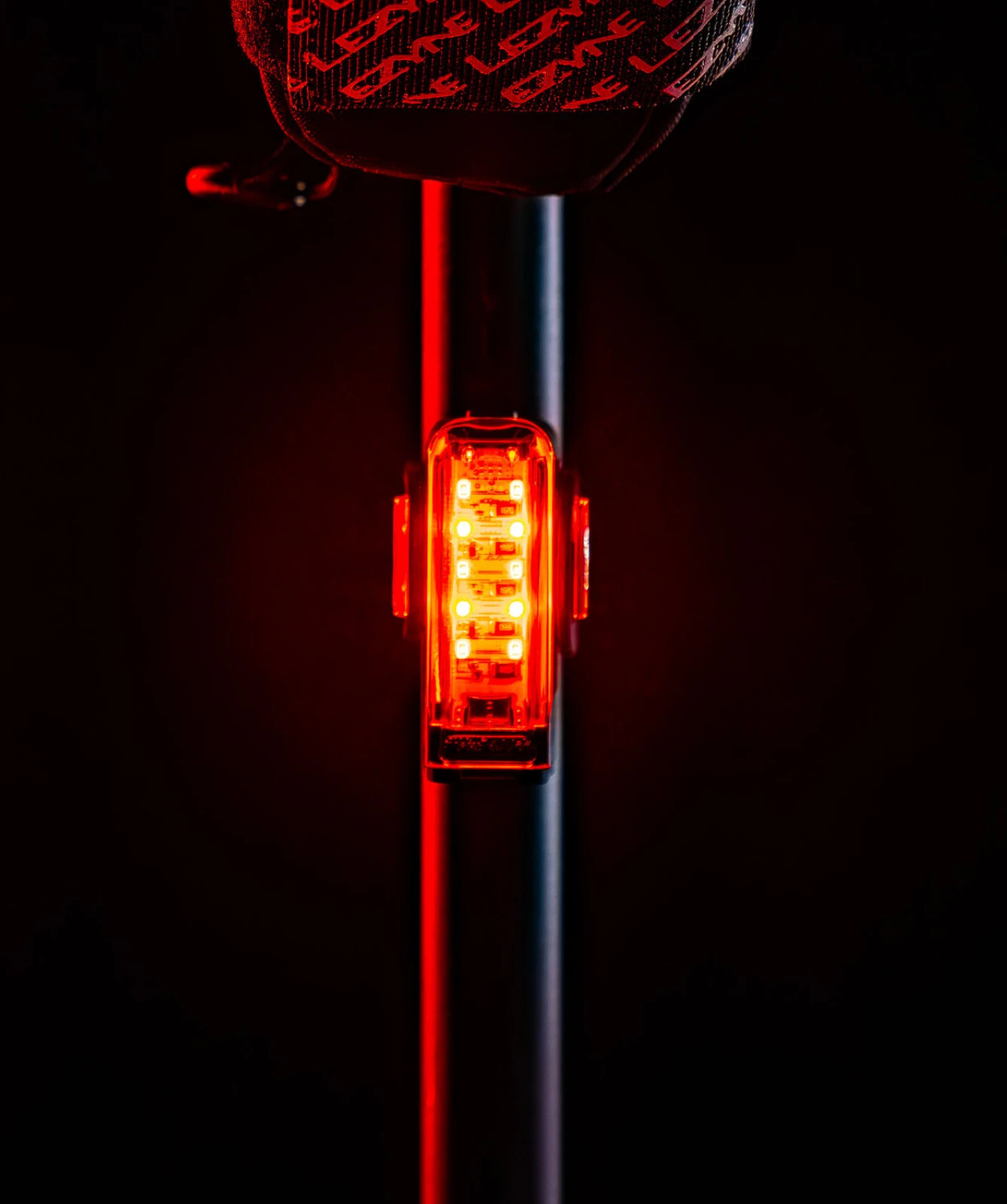lezyne-strip-pro-ai-alert-400-_2