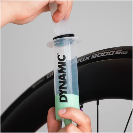 dynamic-bike-care-sealant-einfuellspritze-hector-the-injector_3