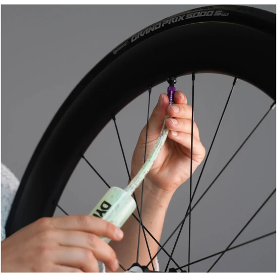 dynamic-bike-care-sealant-einfuellspritze-hector-the-injector_7